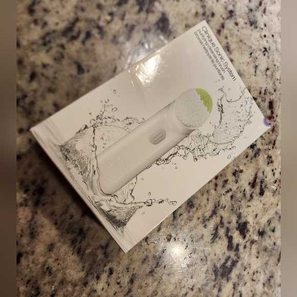 CLINIQUE SONIC SYSTEM Purifying Cleansing Brush - Picture 9 of 9